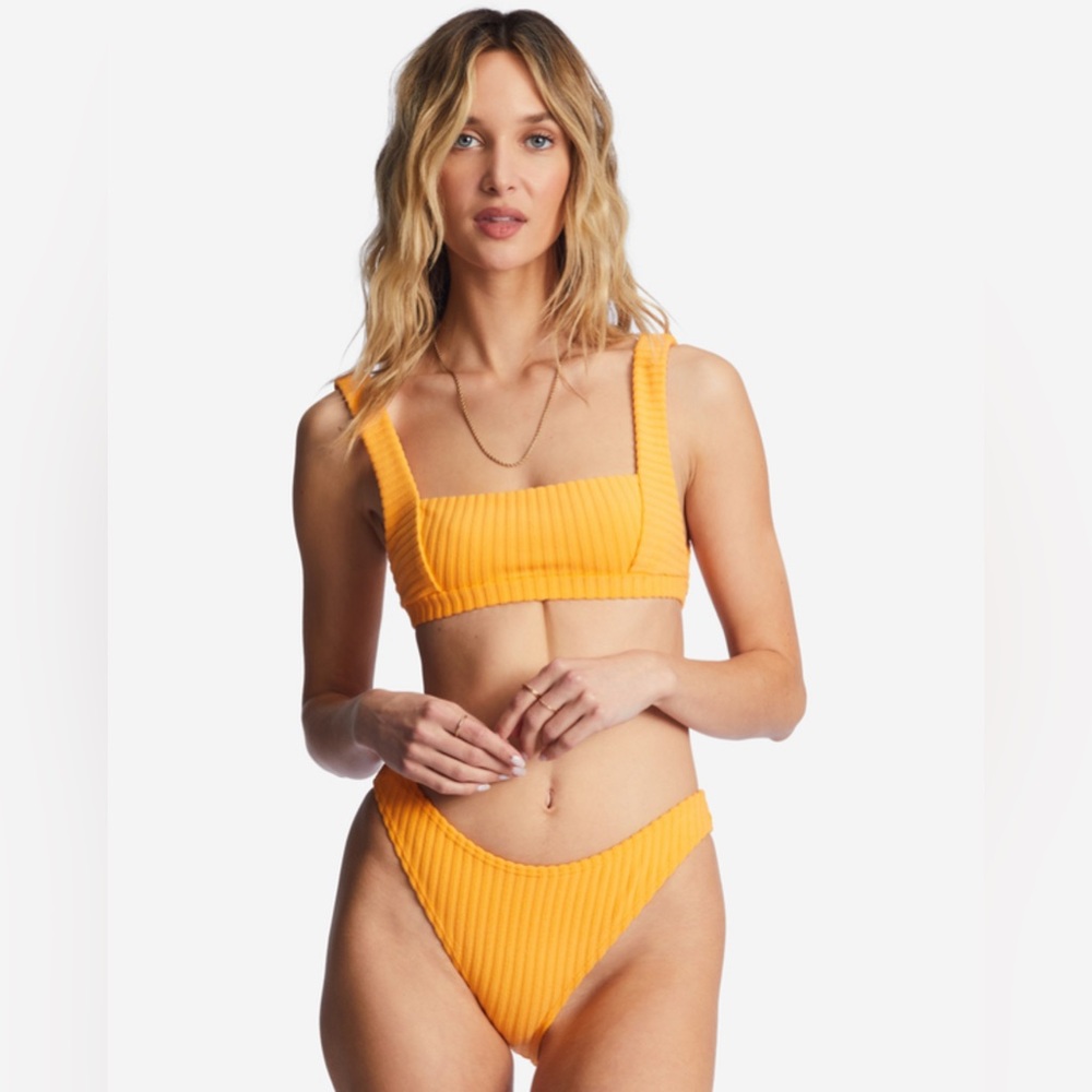 Billabong In The Loop tank bikini top and hike bottoms, gently used!